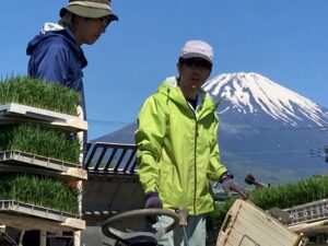 富士山とトラクター